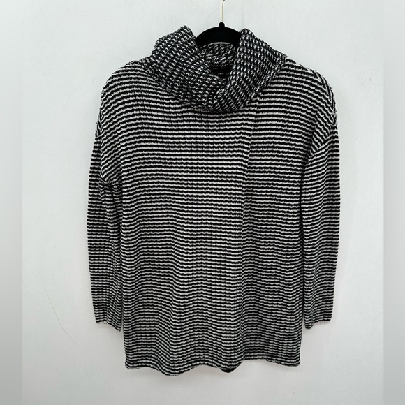 CABI FERGI split black-white turtleneck soft woman classic oversized sweater XS - Picture 3 of 12